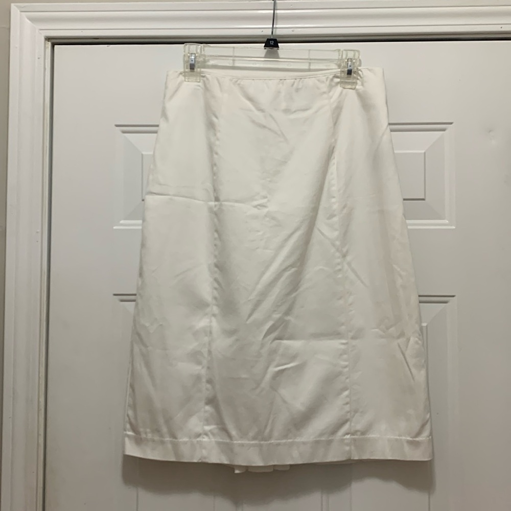 4/$10 Worthington cotton blend size 8 petite white skirt